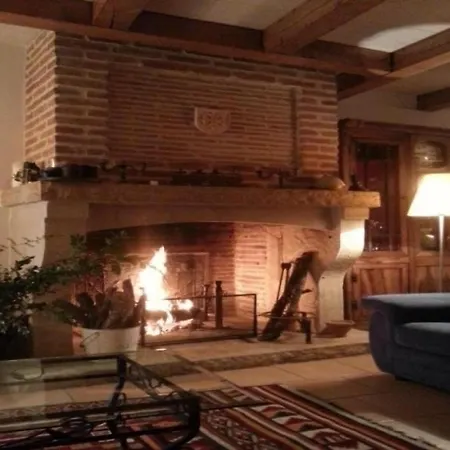 House Les Mirepoises Albas (Lot)